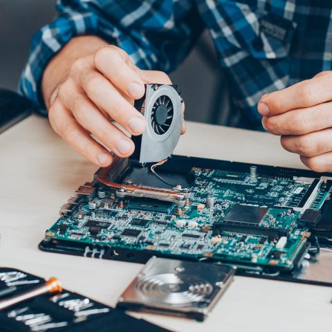 Tietokoneiden ja laitteiden huolto